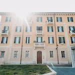 Le Flaneur - Vintage 3*