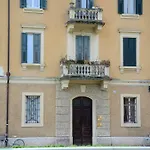 Le Flaneur - Vintage 3*