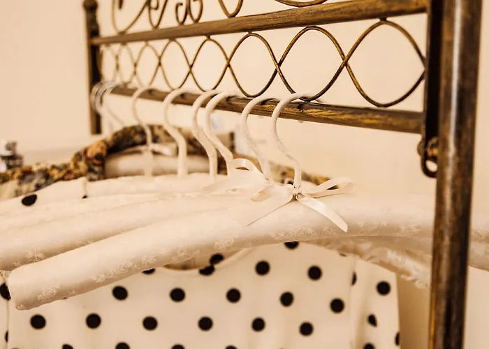Le Flaneur - Vintage 3*