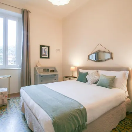 Le Flaneur - Vintage Verona