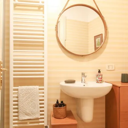 Le Flaneur - Vintage Verona