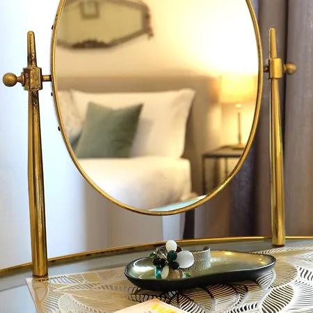 Le Flaneur - Vintage - Private