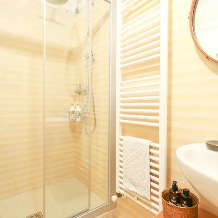 Le Flaneur - Vintage - Private 3*