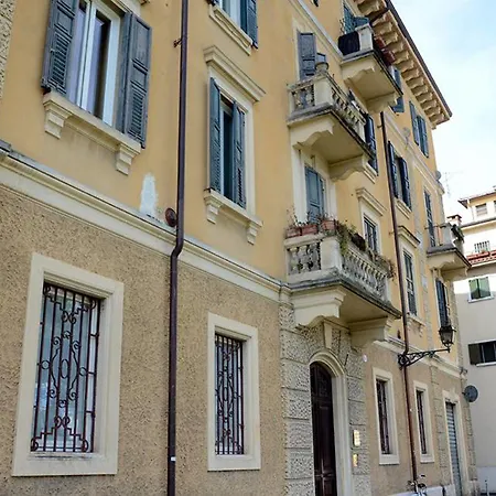 Le Flaneur - Vintage - Private 3*