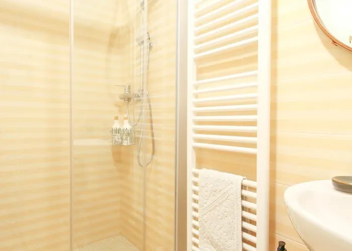 Le Flaneur - Vintage 3*