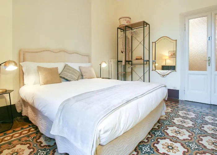Le Flaneur - Vintage 3*